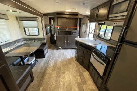 Shingle Springs CA Spacious Clean 27.7' Travel Trailer w/ slide-out
