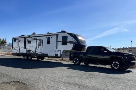 Lake Havasu City AZ 40’ Fifth Wheel - Double Bedroom Double Bathroom