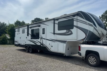 Hot Springs AR 2022 GRAND DESIGN SOLITUDE 39FL-R QUEEN MASTER TWIN QUEEN SLEEPER SOFAS