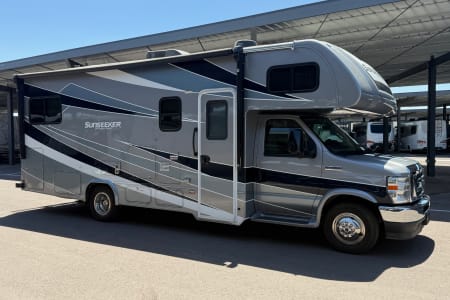 Chandler AZ 21 Sunseeker 2500TS seeks Campers. Private rear Queen bedroom