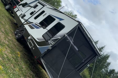 Toledo WA Adventure anywhere with this toy hauler/bunk house.