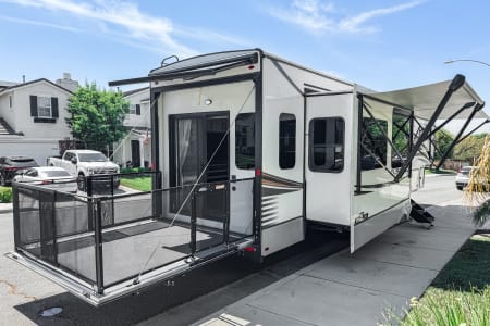 Wildomar CA 2023 Durango Gold 382 5th wheel w/Patio