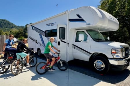 Sacramento CA Death Valley Freedom Elite | 🚐 Includes 50GB Starlink WiFi |  Sacramento