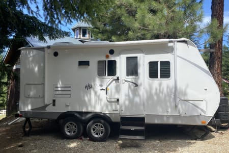 Ronald WA Cozy Couple’s Camper With Room For One More!