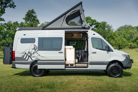 Elk Grove Village IL Fully-Equipped 4-Season Mercedes-Benz Sprinter Adventure Van