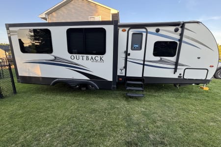 Altoona IA Outback 260UML!! Perfect for couples and/or small families!!