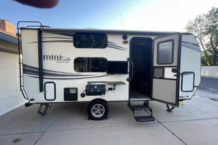 Mesa AZ 2015 Rockwood Mini Lite 1905 – Lightweight & Cozy!