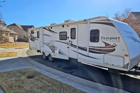 Morrison CO Spacious & Fully Stocked Travel Trailer with Bunkhouse for Rent