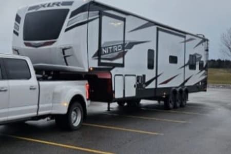 Lithia FL Sleeps 10/Pet Friendly/solar/generator/rear Patio/Toy Hauler Luxury Meets A
