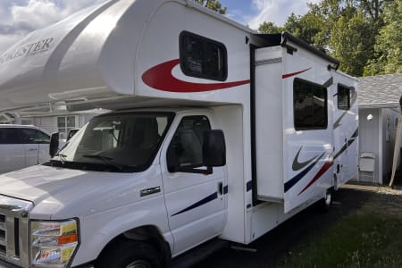 Buckley WA Pacific Northwest Road Tripper – Comfy, Clean & relaxing!”