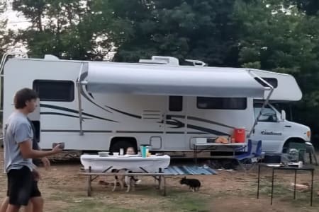 Troy IL 2001 Coachmen RV - Leprechaun 305MB Ford 450