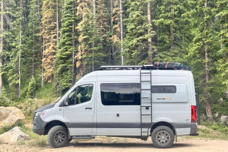 GOLDEN CO Off-Grid 2022 Sprinter 4x4 