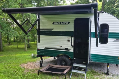 Denver CO Adventure-Ready & Cozy! Easy Tow (under 2500 lb) w/ Solar, Shower & More