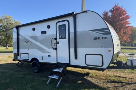 Brighton IL Adventure-Ready and Family-Friendly: Jayco Jay Flight SLX 197MB