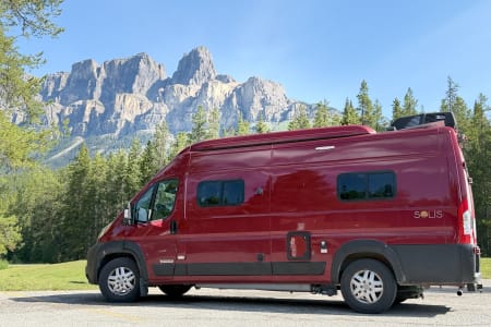 LAKEWOOD WA 2021 Winnebago Solis 59px with StarLink