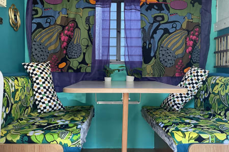 Portland OR Classic Minnie Winnie  - Fully Loaded Kitschy Camper Ready For Fun!