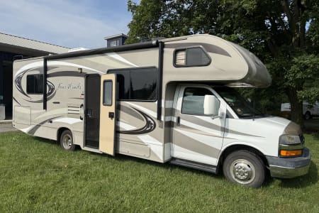 Hamilton IN Thor Motor Coach- Four Winds