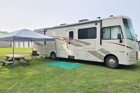 Sturgeon Bay WI 2017 Winnebago Vista 31BE Motorhome