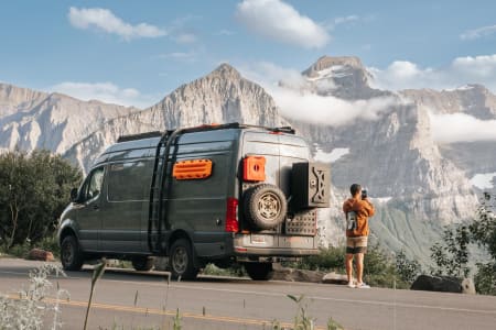 Reisterstown MD 2022 New self-built Mercedes-Benz Sprinter 4x4 Power bank/Air suspension