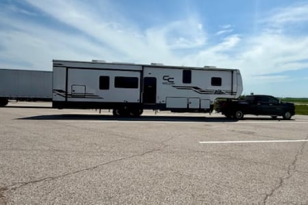 Kansas City MO Luxury Glamping Awaits – 2025 Cedar Creek Experience 39RKB