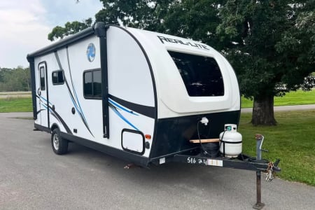 Appleton WI 2019 Real Lite Palomino Mini for Rent! Ultra light camper