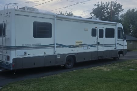 Klamath Falls OR 37ft RV GREAT for Families. An Oldie but a Goody!