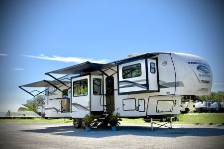 Fifth-wheel rentals in Tavares