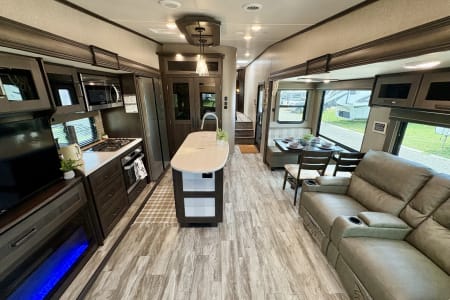 Fifth-wheel rentals in Tavares