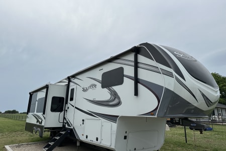 Waxahachie TX Delivery Only-2022 Grand Design - Solitude 345GK-R