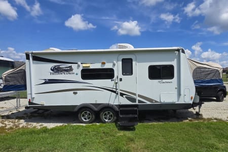 MT WASHINGTON KY Coachmen-Freedom Express LTZ