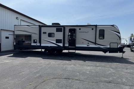 Waukee IA Spacious 2 bedroom bunkhouse