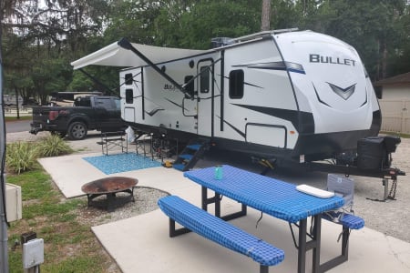 Kingsland GA Sleeps 10! 2022 Keystone Bullet Ultralite 287QBS! We deliver! Has it all!