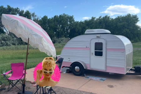 Austin TX Cozy and Chic Travel Trailer – Perfect for Girls’ Getaways!