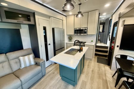 Myakka City FL 2024 Alliance Valor *1.5 Baths, King, Bunks, Loft & Side/Rear Porch*