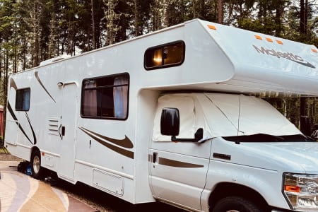 Wharton NJ Majestic Memories – Fully Stocked Thor Majestic 28A Adventure RV