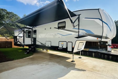 Auburn AL 2023 Forest River Cherokee Arctic Wolf 3660 (Ultimate Tailgate Special!)