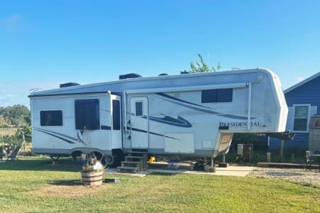 Bandera TX The Suite Spot – Spacious 5th Wheel for Road Trip Comfort