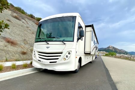 Orange CA ! Creamy Flair - 2021 Modern & Reliable Luxury RV – Family-Friendly, Slee
