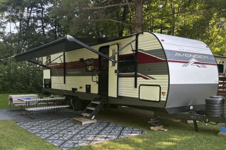 Waterford WI Komodo Kampers RV Rental- Avenger