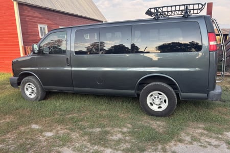 Kalispell MT Flathead Valley 12 Passenger Van- Kintla (free airport pickup/drop off)