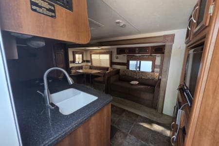 Colorado Springs CO Spacious Family-Friendly Travel Trailer