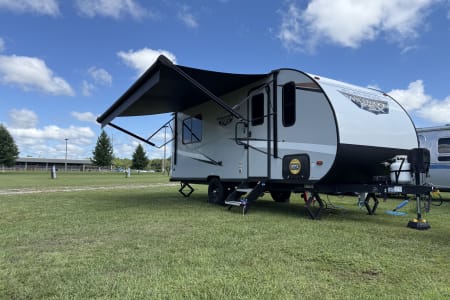 Pensacola FL Your Coastal RV Escape – Delivered, Set Up, and Ready to Relax