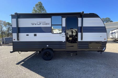 Lake Havasu City AZ 2025 Cherokee Wolf Den 16EV Travel Trailer – All-Electric Bunkhouse