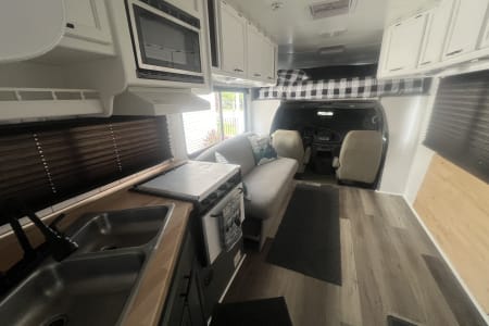 Mukwonago WI Newly Updated Shasta E450 RV