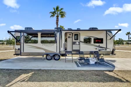 Ocala FL The Rider’s Retreat: Luxury RV / Delivery and Set-up (Central Florida)