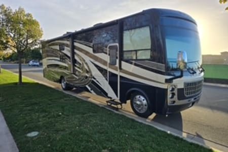 Ventura CA CLASS A-2020 37 FT NEXUS MAYBACH, 2 BATHROOMS, AVAILABLE FOR HOLIDAY TRAVEL