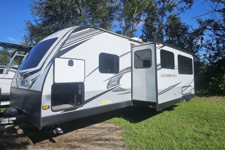 Gibsonton FL 2022 Travel Trailer-The White Hawk Welcome Wagon