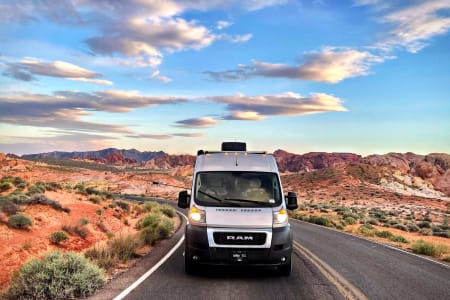 Lincolnshire IL *NEW* Adventure Van that has it ALL- Family & Pet Friendly!!