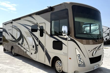 Aubrey TX 2017 Thor Motor Coach Windsport
