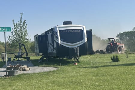 Ankeny IA Luxury Camping Made Easy – 2022 Keystone Outback 330RL